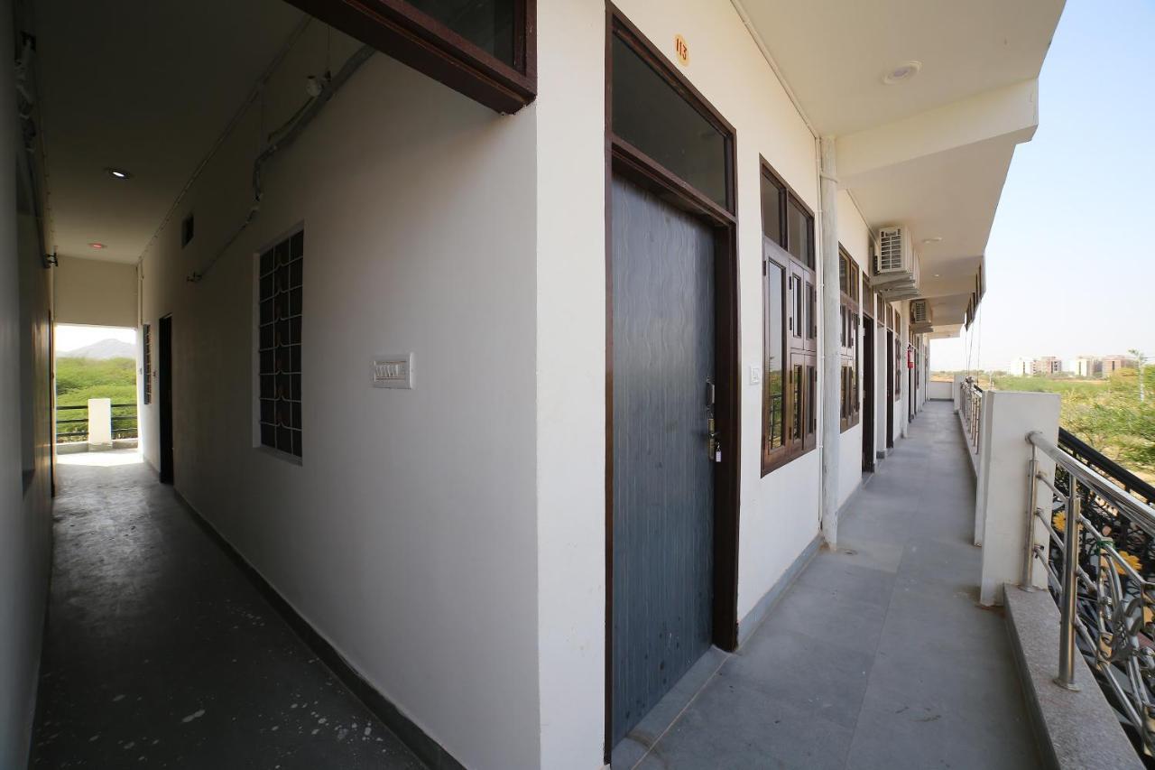 Oyo 37077 Hotel Rawat Ajmer Bagian luar foto