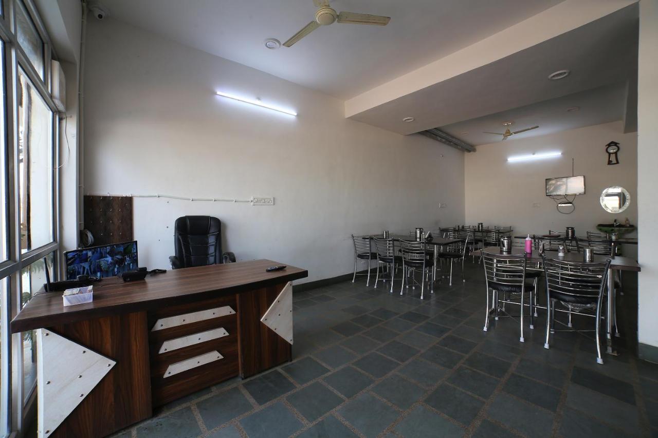 Oyo 37077 Hotel Rawat Ajmer Bagian luar foto