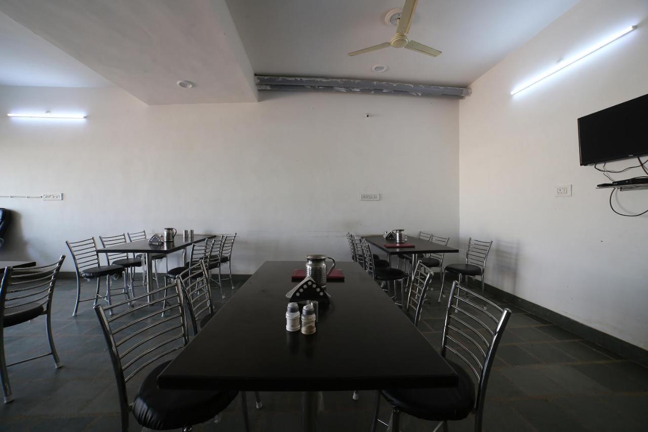 Oyo 37077 Hotel Rawat Ajmer Bagian luar foto