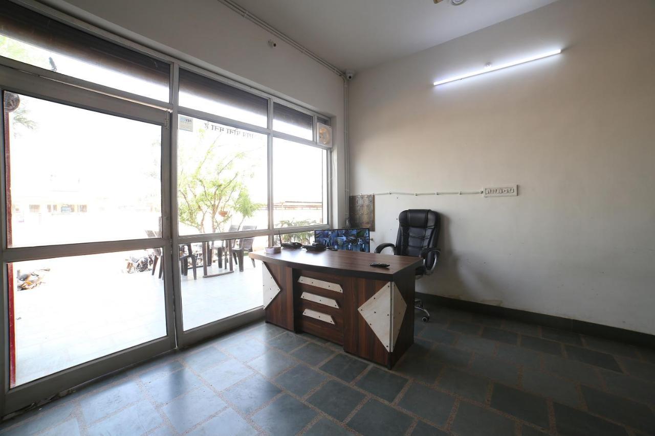 Oyo 37077 Hotel Rawat Ajmer Bagian luar foto