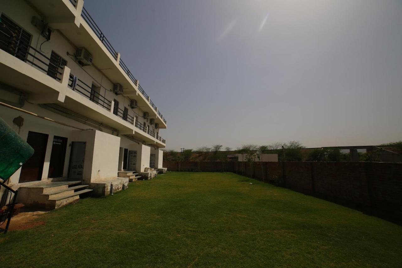 Oyo 37077 Hotel Rawat Ajmer Bagian luar foto